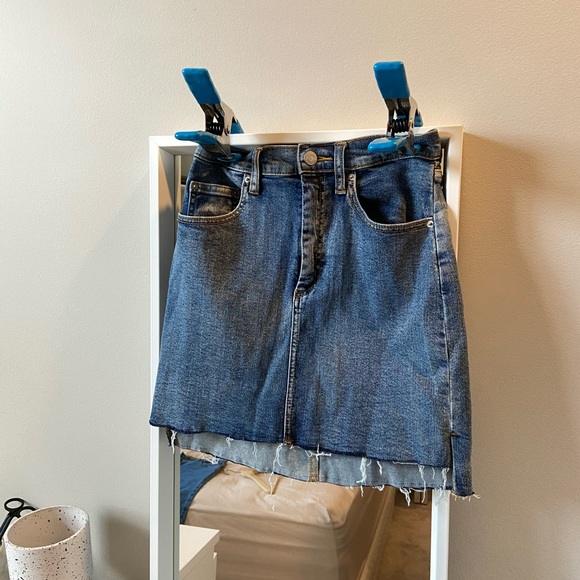 Wilfred Dresses & Skirts - SOLD BRAND NEW Wilfred Free Jean skirt